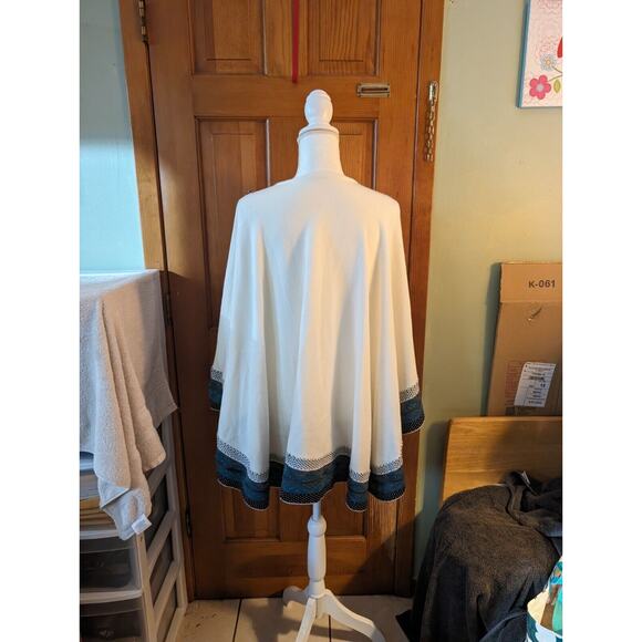 Hand Made Cashmere Wool Female Poncho - Picture 3 of 5